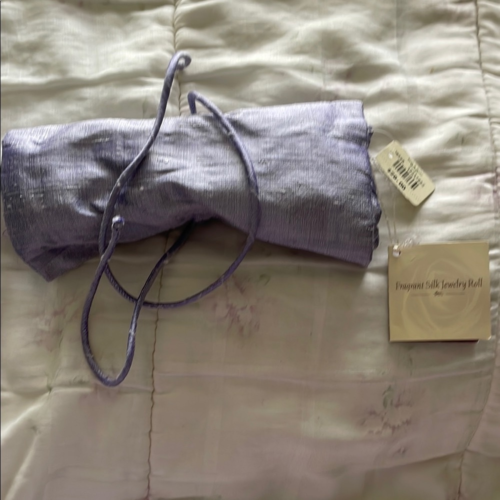 Vintage Bath & Body Works Fragrant Silk Jewelry Roll - Purple nwt